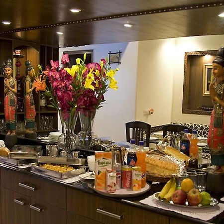 Red Maple Bed & Breakfast Нью-Дели Экстерьер фото